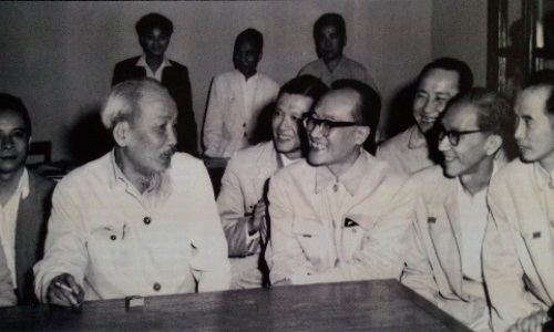 Tư tưởng Hồ Chí Minh về xây dựng đội ngũ trí thức Việt Nam