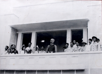 Bác Hồ nói chuyện với đồng bào các dân tộc Yên Bái tại sân vận động thị xã Yên Bái ngày 25/9/1958. (Ảnh Tư liệu)