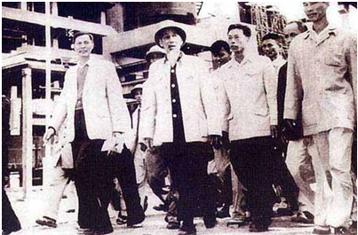 Bác đến thăm công nhân khu gang thép Thái Nguyên, Tết Giáp Thìn (01-1-1964).