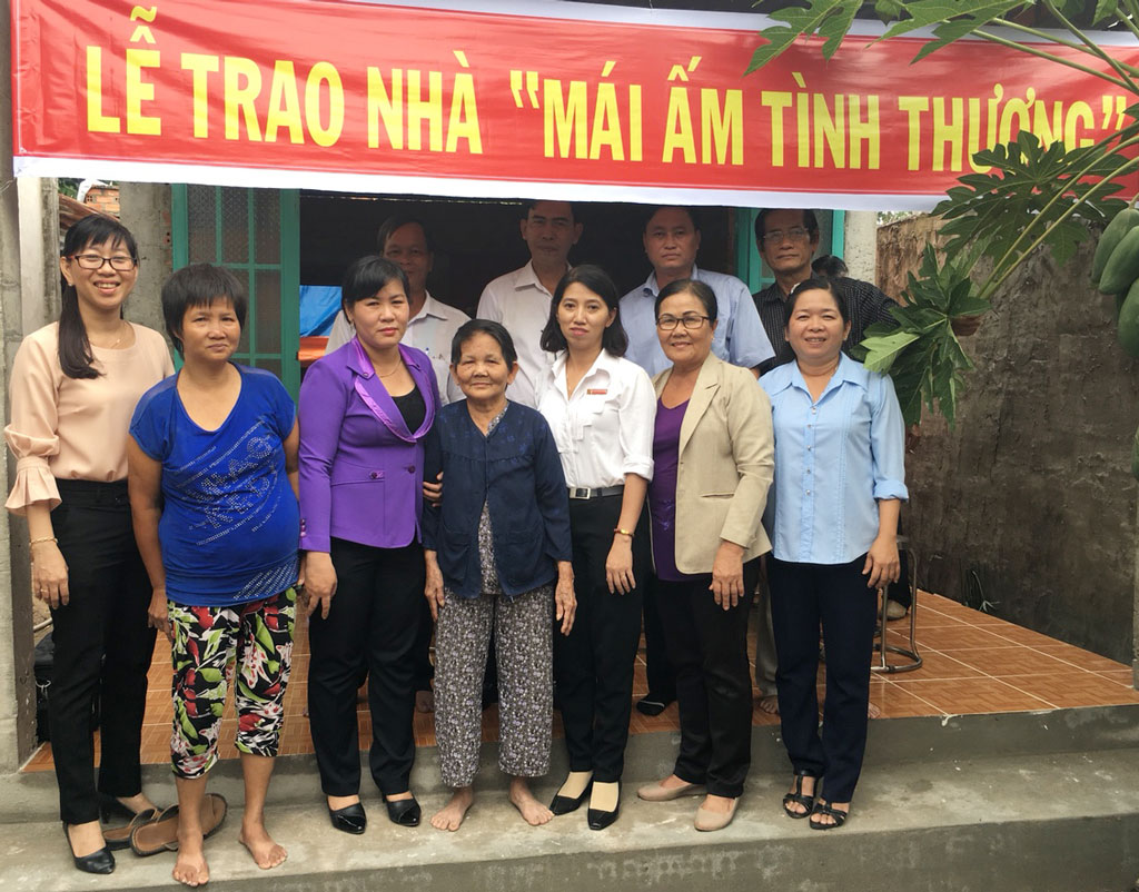 Trao mái ấm tình thương cho bà Trần Thị Biệu