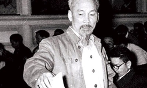 Tư tưởng Hồ Chí Minh về xây dựng chính quyền đi đôi với bảo vệ chính quyền