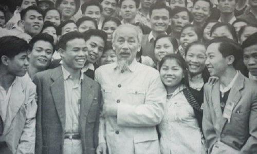 Thấm nhuần tư tưởng của Chủ tịch Hồ Chí Minh về giáo dục, bồi dưỡng thanh niên