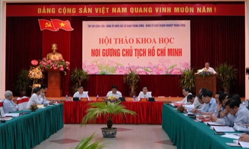 Noi gương Chủ tịch Hồ Chí Minh: Học đi đôi với làm theo