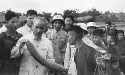 Tư tưởng Hồ Chí Minh về dân chủ và yêu cầu củng cố mối quan hệ giữa Nhà nước và nhân dân trong giai đoạn hiện nay