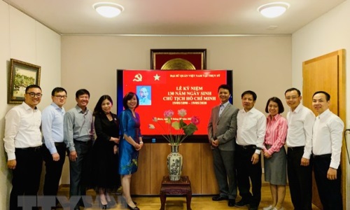 Đại sứ quán Việt Nam tại Thụy Sĩ tổ chức kỷ niệm ngày sinh của Bác Hồ