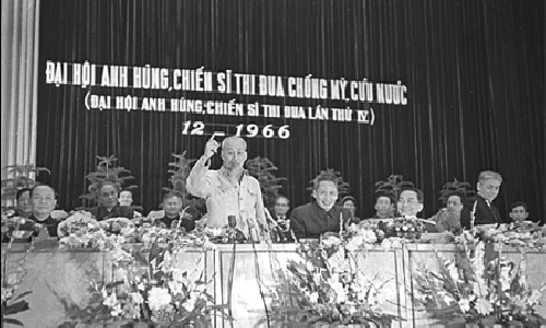 Hồ Chí Minh - vị dũng sĩ cách mạng