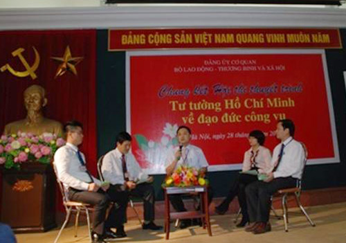 Tại các Đảng bộ trực thuộc đã tổ chức các cuộc thi thuyết trình tư tưởng Hồ Chí Minh về đạo đức công vụ - Ảnh: HM