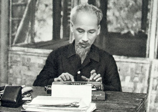 Chủ tịch Hồ Chí Minh - người khai sinh ra nền Báo chí cách mạng Việt Nam.