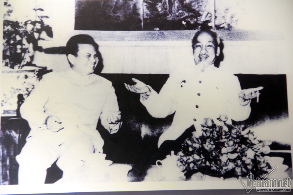 Chủ tịch Hồ Chí Minh tiếp và nói chuyện thân mật với Chủ tịch Kaysone Phomvihane năm 1966.