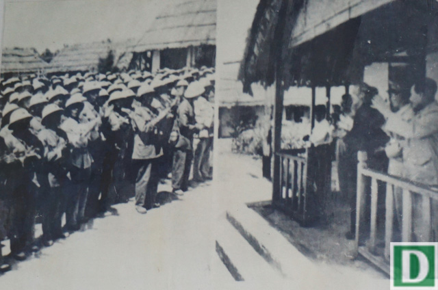 Chủ tịch Hồ Chí Minh thăm cán bộ, chiến sỹ Sư đoàn 325 - Quân khu 4