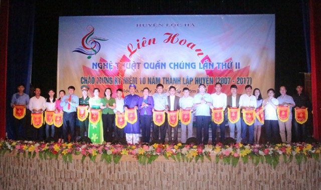 Huyện Lộc Hà tổ chức Liên hoan nghệ thuật quần chúng chào mừng 10 năm thành lập Huyện