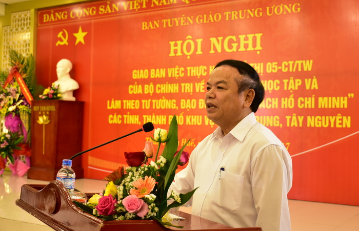 Đồng chí Mai Văn Ninh, Phó trưởng Ban Thường trực Ban Tuyến giáo Trung ương phát biểu tại Hội nghị