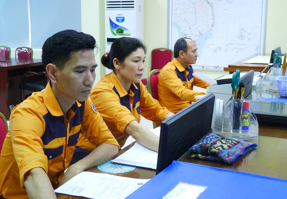Với đặc thù công việc các cán bộ, đảng viên tại Trung tâm Phối hợp TKCN hàng hải Việt Nam