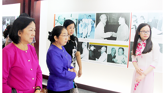 Đoàn đại biểu Đảng bộ TPHCM, do Phó Bí thư Thành ủy Võ Thị Dung làm Trưởng đoàn, thăm Nhà kỷ niệm