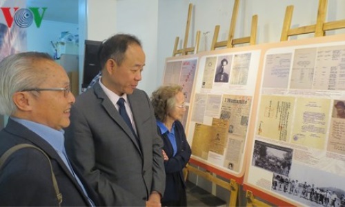 Khai mạc triển lãm tư liệu về Chủ tịch Hồ Chí Minh tại Pháp
