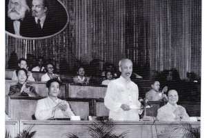 Chủ tịch Hồ Chí Minh, đồng chí Trường Chinh, Lê Duẩn, Đại tướng Võ Nguyên Giáp trên