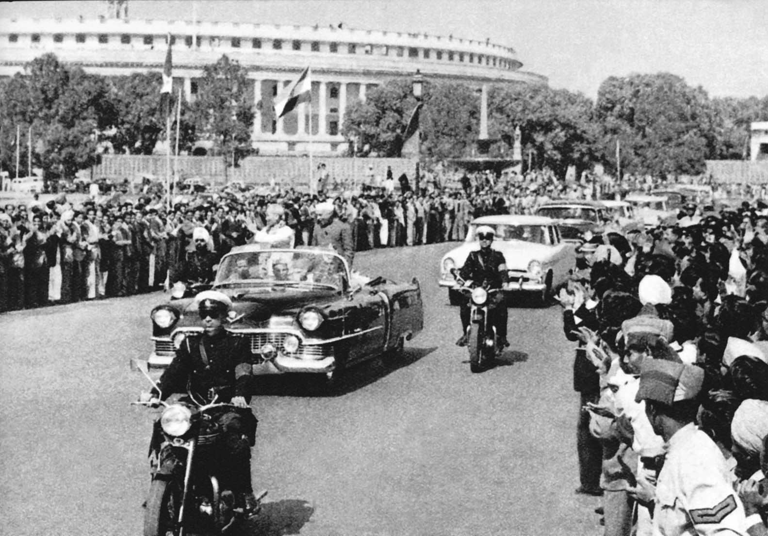 Nhân dân Thủ đô Đêli chào mừng Chủ tịch Hồ Chí Minh sang thăm hữu nghị nước Cộng hòa Ấn Độ (4/2/1958)