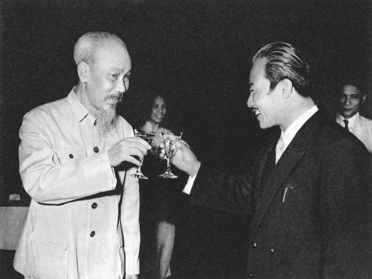Chủ tịch Hồ Chí Minh và Hoàng thân Xuphanuvông, Chủ tịch Mặt trận Lào yêu nước (1960)