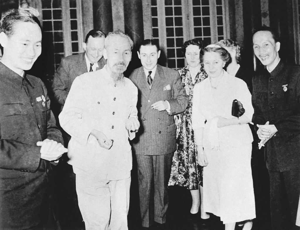 Chủ tịch Hồ Chí Minh tiếp Đoàn đại biểu phong trào Hòa bình Pháp thăm Việt Nam (15/3/1955)