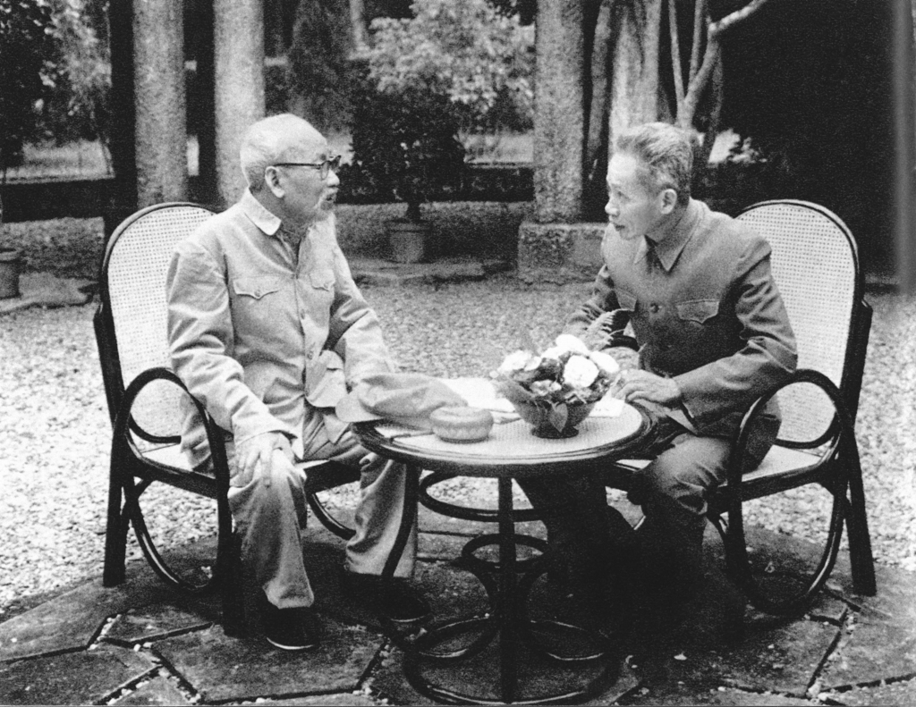 Chủ tịch Hồ Chí Minh và Thủ tướng Phạm Văn Đồng (5/11/1968)