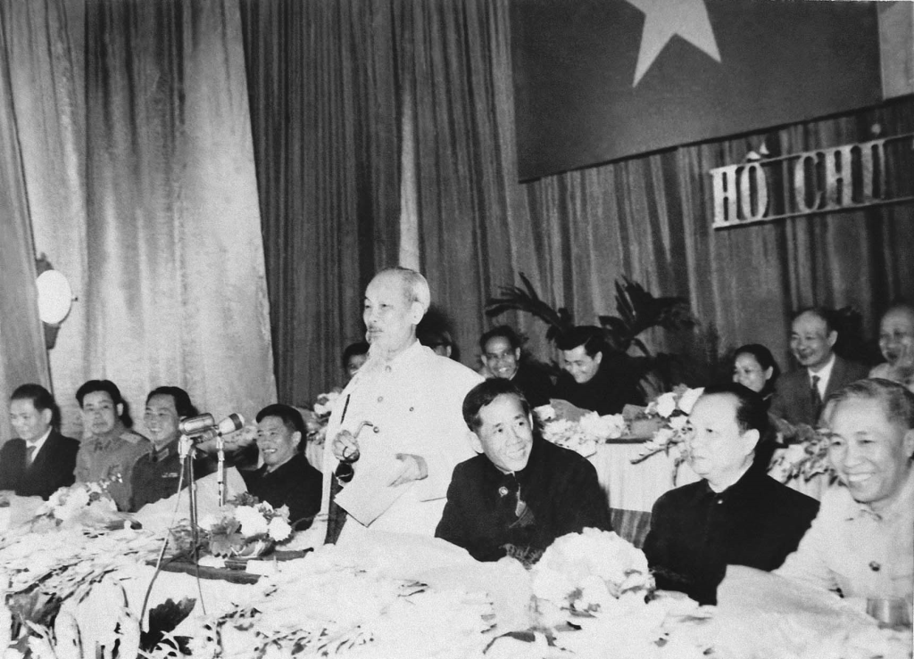 Chủ tịch Hồ Chí Minh dự Lễ kỷ niệm lần thứ 35 Ngày thành lập Đảng Lao động Việt Nam (30/1/1965) (2)