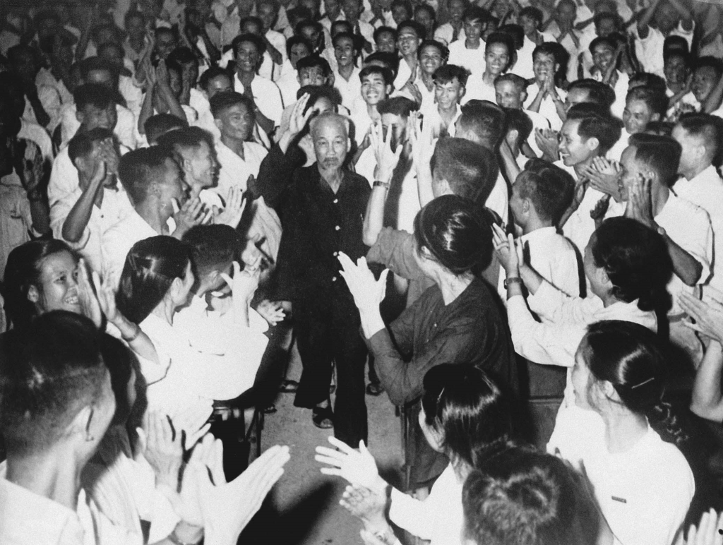 Chủ tịch Hồ Chí Minh thăm Hội nghị cán bộ Công đoàn cơ sở toàn miền Bắc (13/8/1962)