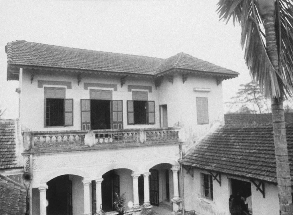 Ngôi nhà làng Vạn Phúc, Hà Đông, nơi Chủ tịch Hồ Chí Minh đã ở, làm việc và viết lời kêu gọi toàn quốc kháng chiến (19/12/1946)