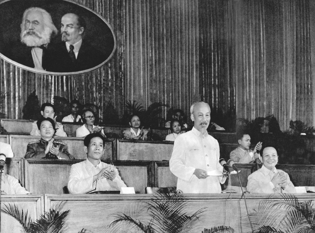 Ngày 5/9/1960, Đảng Lao động họp Đại hội đại biểu toàn quốc lần thứ III. Trong diễn văn khai mạc Đại hội, Chủ tịch Hồ Chí Minh nêu rõ: “Đại hội lần này là Đại hội xây dựng chủ nghĩa xã hội ở miền Bắc và đấu tranh thống nhất nước nhà”