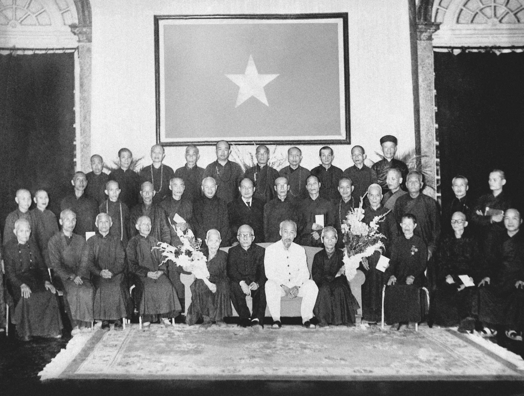 Chủ tịch Hồ Chí Minh với các đại biểu Hội Phật giáo Việt Nam (3/1/1957)