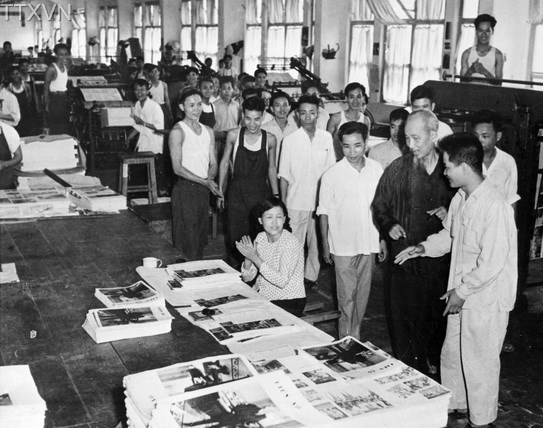 Bác Hồ đến thăm nhà máy in Tiến Bộ, Hà Nội (ngày 11/5/1959)