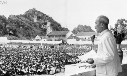 Tư liệu ảnh Chủ tịch Hồ Chí Minh với Tân Trào