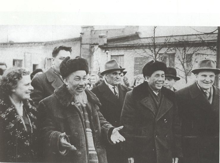 Chủ tịch Hồ Chí Minh cùng Bí thư Thứ nhất Ban Chấp hành Trung ương Đảng Lê Duẩn dự Đại hội của Đảng Cộng sản Liên Xô lần thứ XXII, tháng 10/1961. (Nguồn: Tài liệu lưu trữ Bộ Ngoại giao)