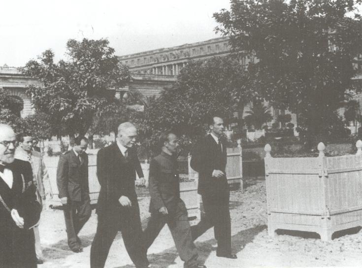 Chủ tịch Hồ Chí Minh dự Quốc khánh Pháp, ngày 14/7/1946. (Nguồn: Bảo tàng Hồ Chí Minh)