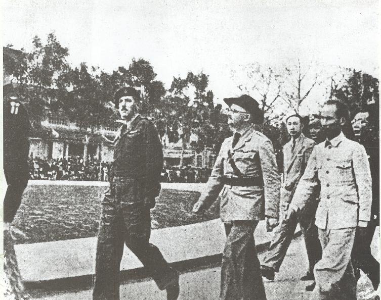 Chủ tịch Hồ Chí Minh tiếp phái đoàn Đồng minh: Mỹ, Anh, Trung Quốc, năm 1945. (Nguồn: Bảo tàng Hồ Chí Minh)