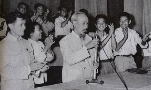 Giáo dục thanh niên vừa “hồng” vừa “chuyên” theo Di chúc Hồ Chí Minh