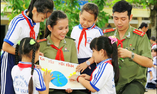 Lưc lượng Công an nhân dân thực hiện tốt công tác dân vận theo tư tưởng Hồ Chí Minh, góp phần quan trọng trong đảm bảo an ninh trật tự của đất nước