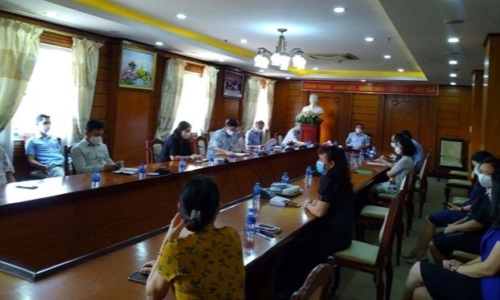 Thực hiện Chỉ thị 05 gắn với trách nhiệm nêu gương ở Đảng bộ tại Lào