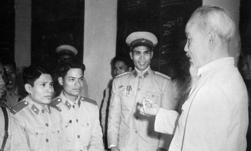 Công an nhân dân thực hành đạo đức cách mạng theo tư tưởng Hồ Chí Minh
