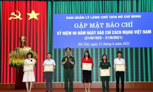 Ban Quản lý Lăng Chủ tịch Hồ Chí Minh gặp mặt báo chí