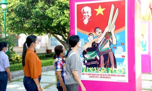 Triển lãm tranh cổ động về cuộc đời và sự nghiệp của Chủ tịch Hồ Chí Minh