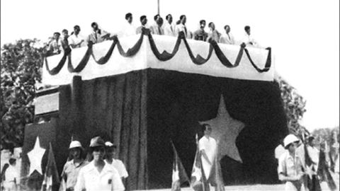 Lễ đài nơi Chủ tịch Hồ Chí Minh đọc Tuyên ngôn độc lập tại Quảng trường Ba Đình, Hà Nội, ngày 2/9/1945. (Ảnh tư liệu)