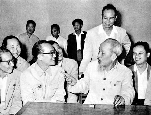 Chính sách “Chiêu hiền đãi sĩ” của Hồ Chí Minh và chế độ mới sau Cách mạng Tháng Tám