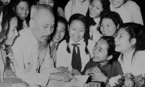 Chủ tịch Hồ Chí Minh với sự nghiệp giáo dục thiếu nhi