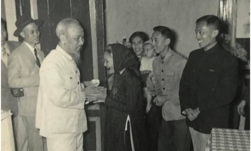Một số hình ảnh Bác Hồ thăm và chúc Tết ở Hà Nội (1956-1969)