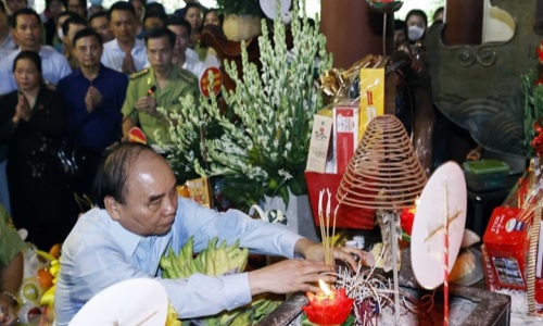 Chủ tịch nước dâng hương kỷ niệm 53 năm ngày mất của Chủ tịch Hồ Chí Minh