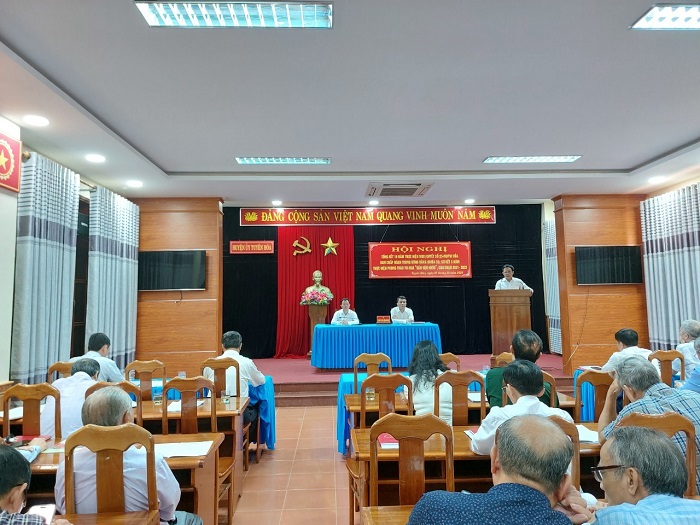 Đồng chí Phan Xuân Khánh, Phó Trưởng ban Phụ trách Ban Dân vận Tỉnh ủy phát biểu tại Hội nghị