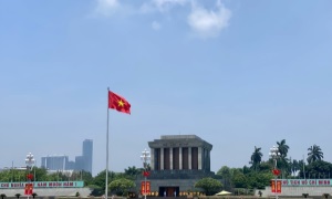Thủ đô Hà Nội rợp cờ hoa kỷ niệm 133 năm Ngày sinh Chủ tịch Hồ Chí Minh