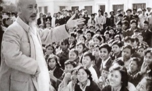 Tư tưởng Hồ Chí Minh về xây dựng đội ngũ cán bộ tuyên giáo