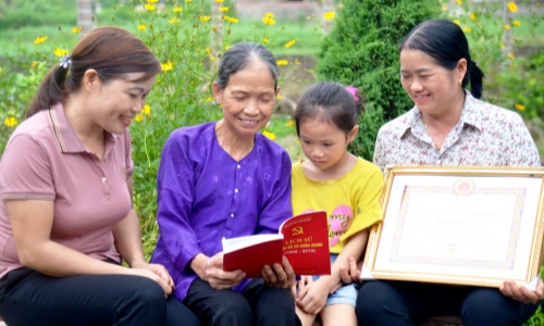 T​ừng lớp người thi đua yêu nước