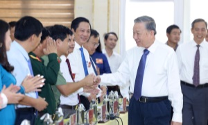 Thực hành dân chủ và nguyên tắc tập trung dân chủ trong Đảng theo Di chúc của Chủ tịch Hồ Chí Minh